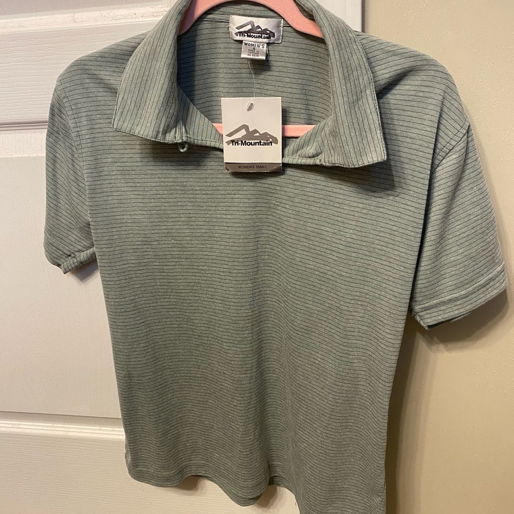 Classic Green Polo Shirt with Textured Fabric
